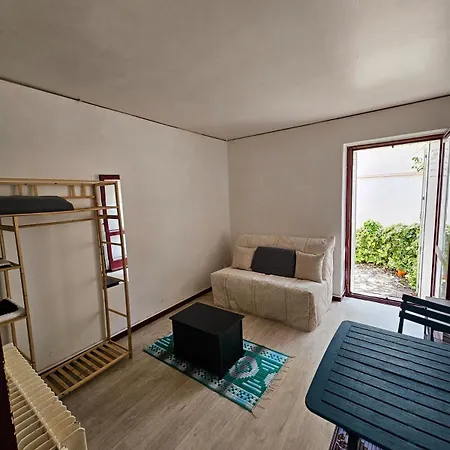 Apartment Calme Avec Petit Jardinet